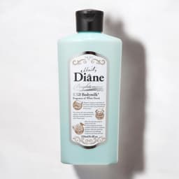 Moist Diane Body Milk White Floral Scent 250ml 1